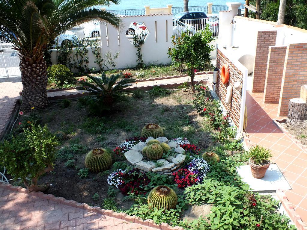 B&B Villa Sul Mare Melito Di Porto Salvo Buitenkant foto