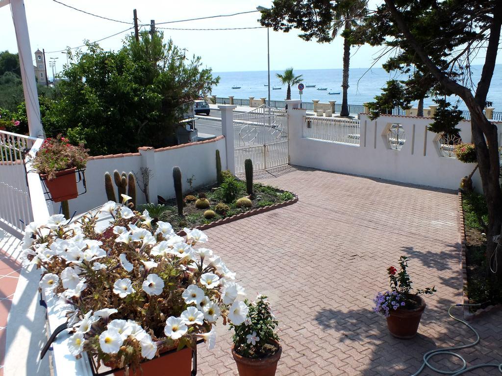 B&B Villa Sul Mare Melito Di Porto Salvo Buitenkant foto