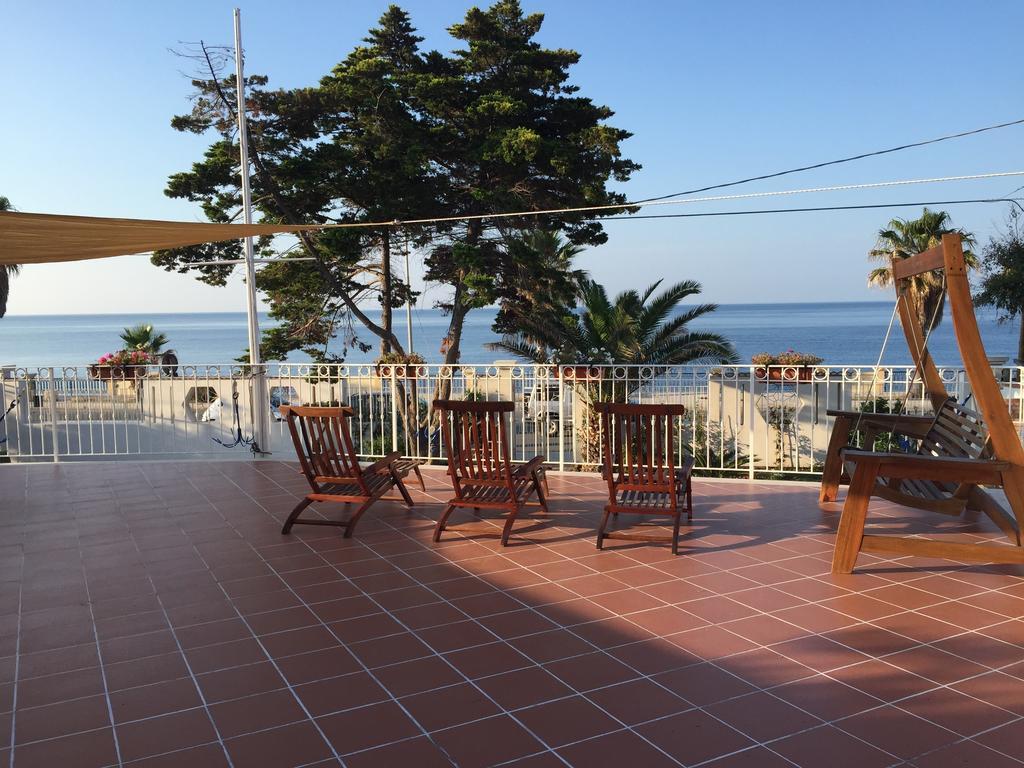 B&B Villa Sul Mare Melito Di Porto Salvo Buitenkant foto