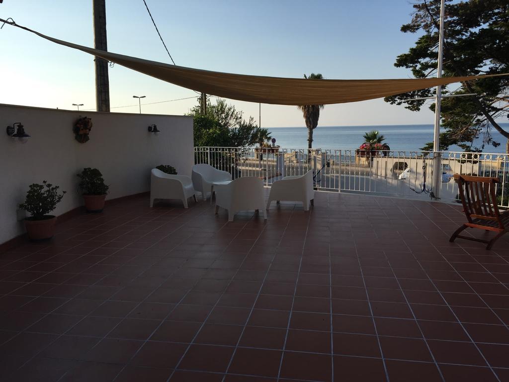 B&B Villa Sul Mare Melito Di Porto Salvo Buitenkant foto